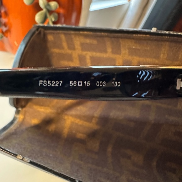 Fendi Italy UV Protection Black Sunglasses FS5227 Oversized Sunglasses - Picture 6 of 16